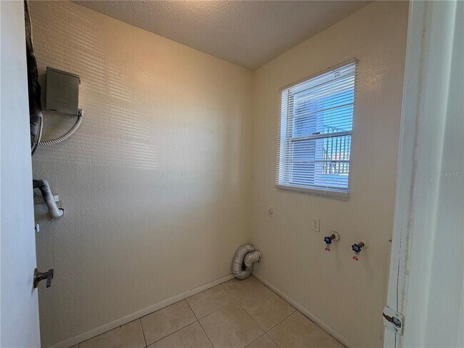 Building Photo - 2619 Magdalina Dr