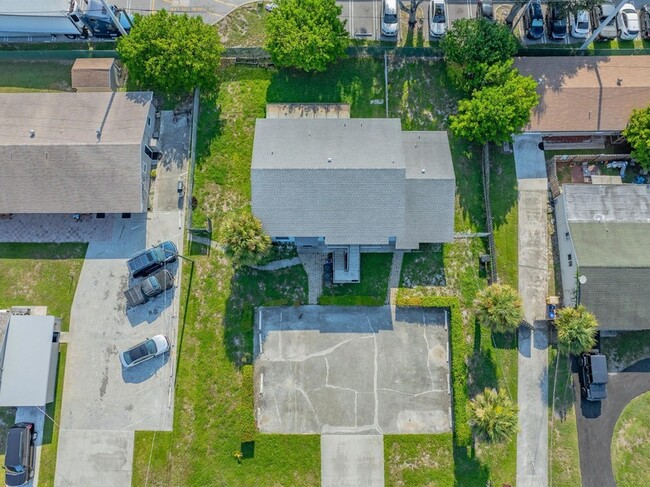 Building Photo - 8507 Sunset Dr