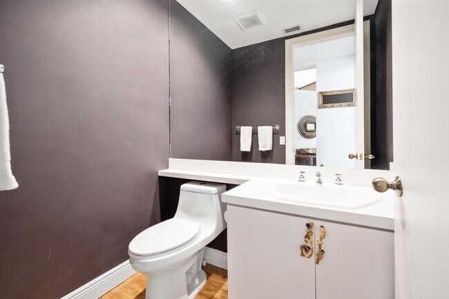 Building Photo - 2592 Sheltingham Dr