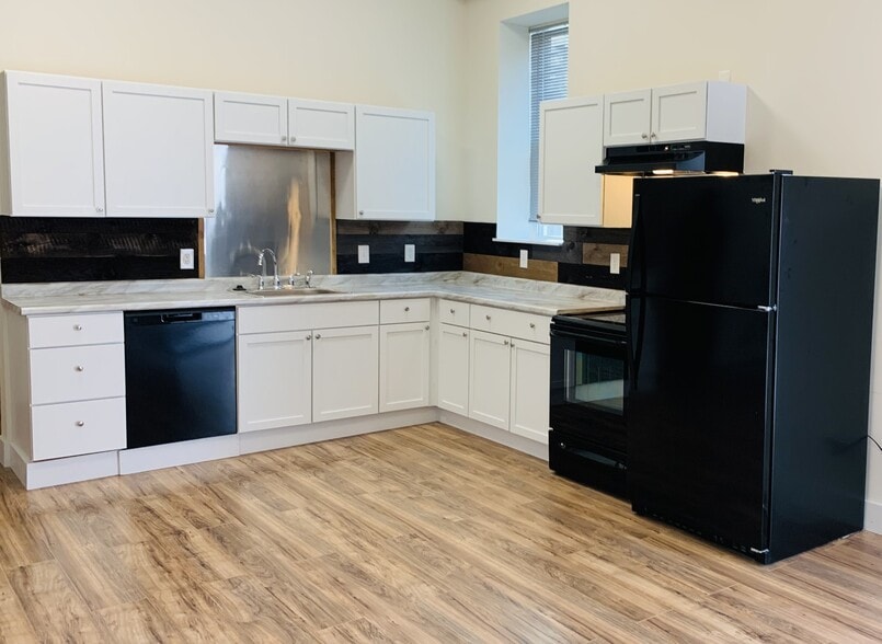 Primary Photo - 2822 Osage St