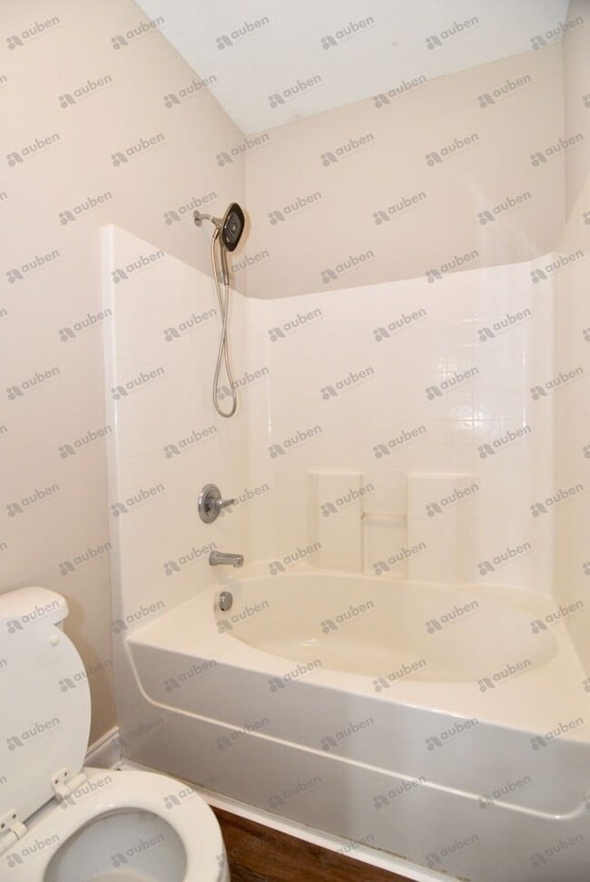 Building Photo - $1,350 - 2 Bed/2 Bath House for rent in Gr...