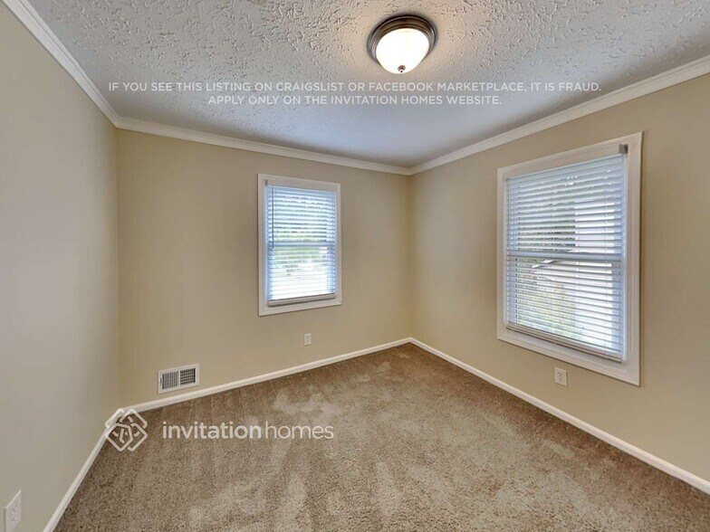 Building Photo - 4030 Leicester Dr NE