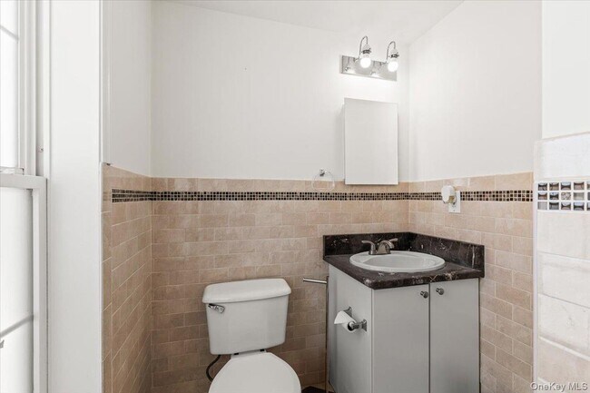 Building Photo - 44 Greenvale Cir