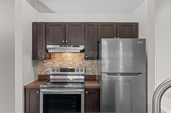 Building Photo - 2221-2223  Rutger Street