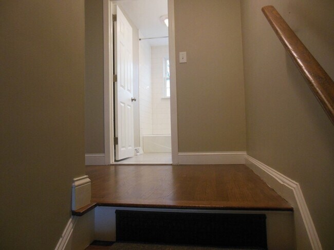 Building Photo - 84 Hooper Rd