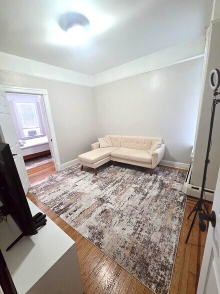 Living room 2 - 391 Woodlawn Ave