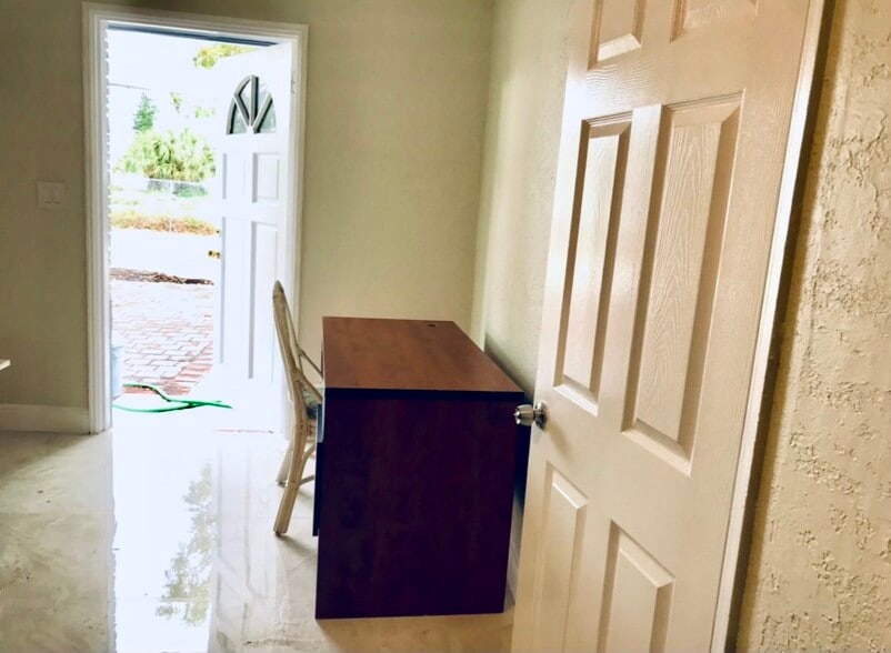 Building Photo - 3221 NE 7th St