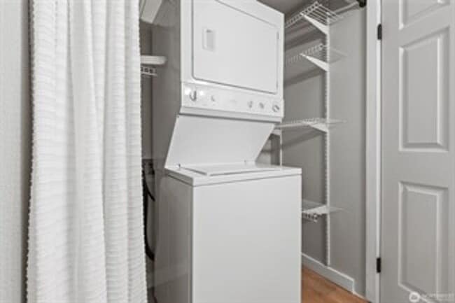 Building Photo - Modern 1-Bedroom Condo in Vibrant Greenwood Neighborhood