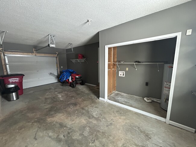 Building Photo - 3423 Minor Dr