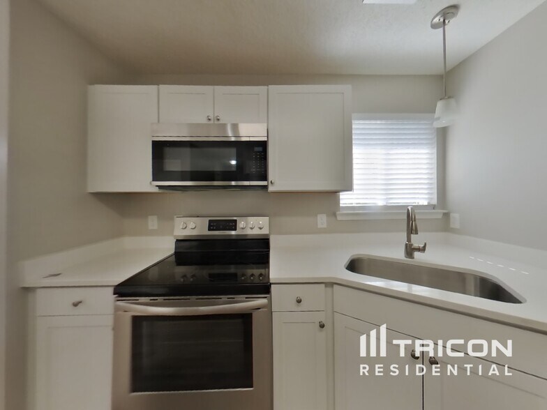 Building Photo - 2934 Hawick Commons Dr