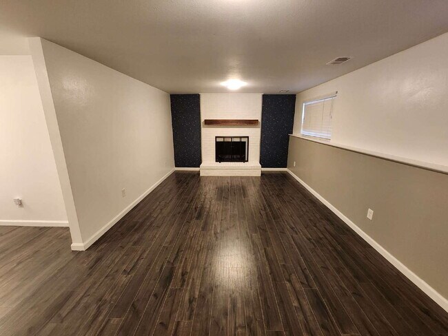 Building Photo - Spacious 5 Bed Home with Finished Basement, Multiple Living Areas & Private Backyard