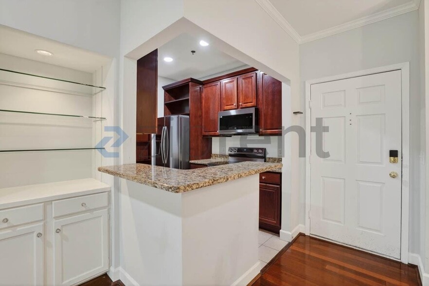 Building Photo - 2921 Lenox Rd NE