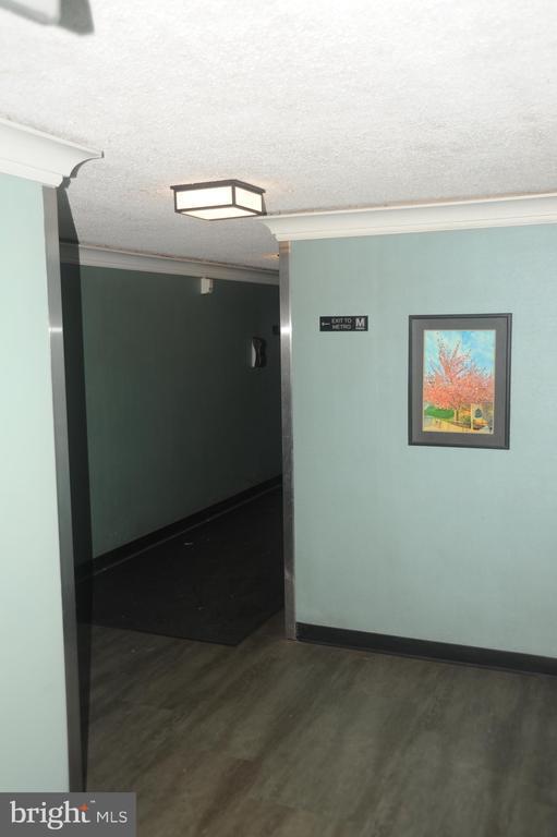 Building Photo - 10401 Grosvenor Pl