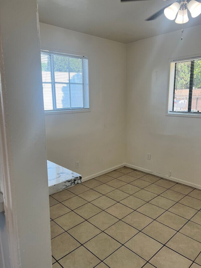 Building Photo - Concert Duplex