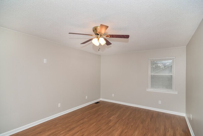 Building Photo - 339 White Springs Rd