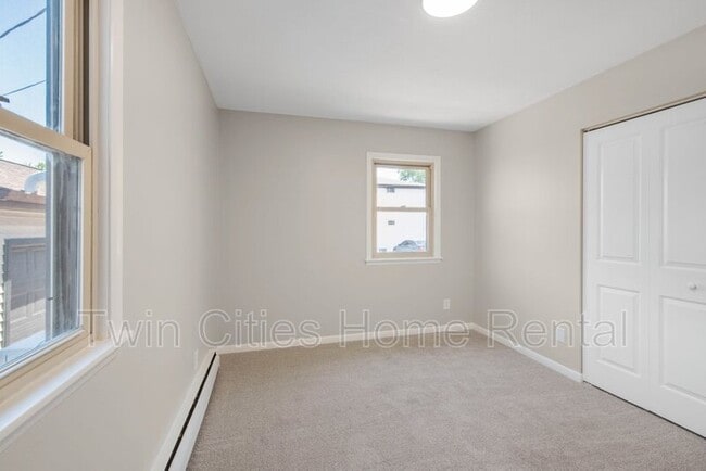 Building Photo - 2081 Hillview Rd