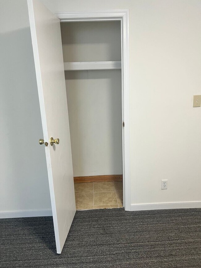 Building Photo - 9442 Shiloh Dr