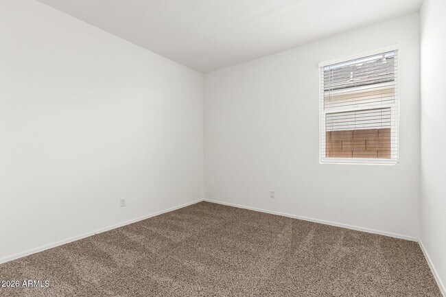 Building Photo - 1168 W Paradise Wy