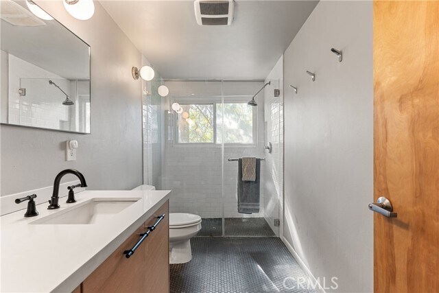 Building Photo - 3339 N Knoll Dr