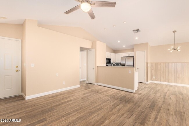 Building Photo - 3013 E Bluefield Ave