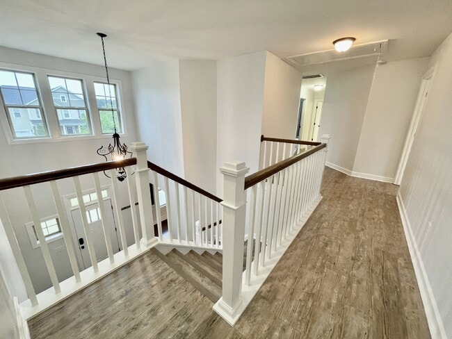 Building Photo - 5 bed, 3 bath Nest in Surrey Meadows