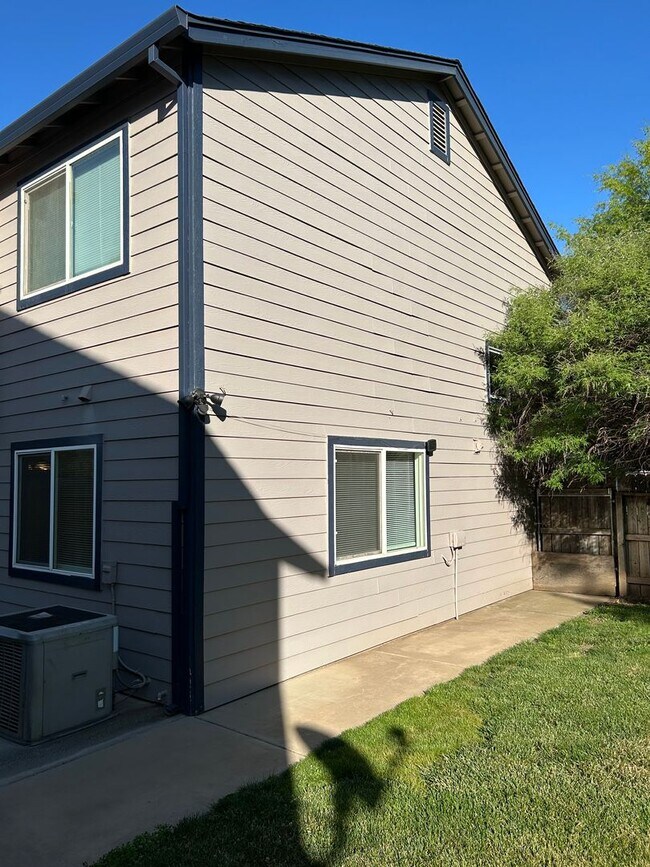 Building Photo - 582 Morgan Dr