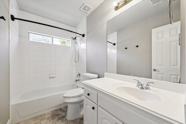 Building Photo - 16523 E Canterra Cir