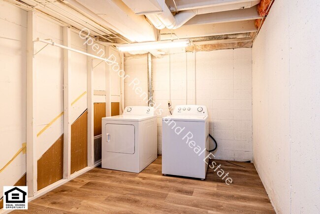 Building Photo - 15110 Tally Ho Dr