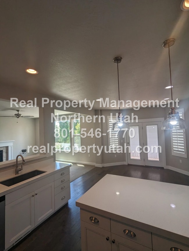 Building Photo - Gorgeous 3 Bed 2.5 Bath Coming Soon!