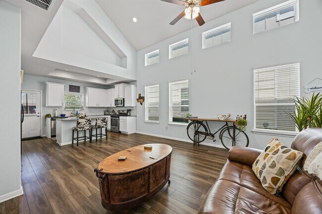 Building Photo - 9616 Dawn Pearl Dr