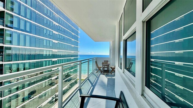 Building Photo - 2030 S Ocean Dr