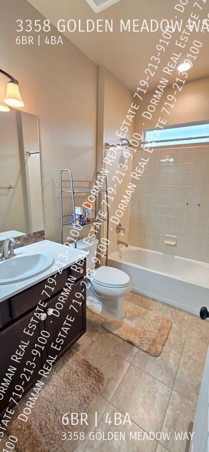 Building Photo - 3358 Golden Mdw Wy N