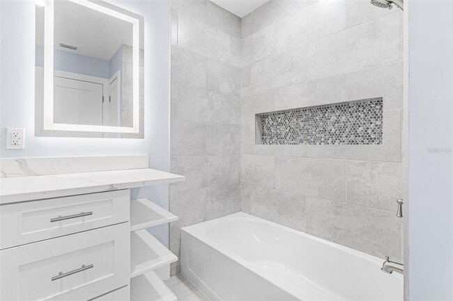 Building Photo - 716 Sarabay Rd