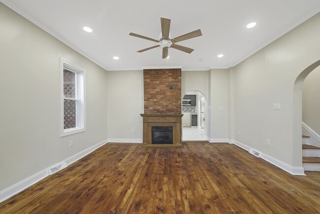 Building Photo - 1617 W 9th St