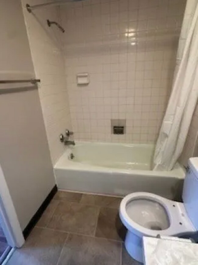 Building Photo - 321 Ella St