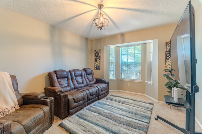 Building Photo - 13417 Bunker Hill Dr