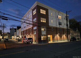 Building Photo - 122 Greenwich Ave