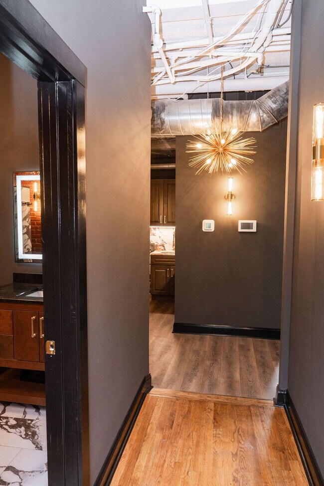 Building Photo - 275 S Limestone