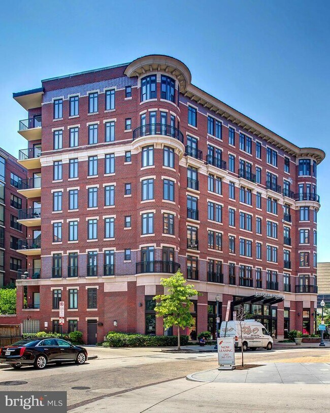 Primary Photo - 1390 Kenyon St NW