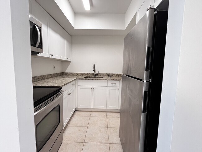 Building Photo - 4529 NE 21st Ave