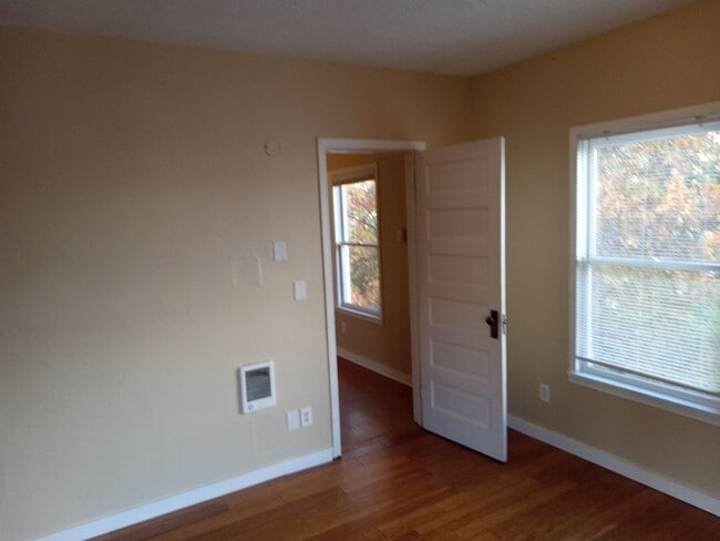 Building Photo - 957 SE Stephens St