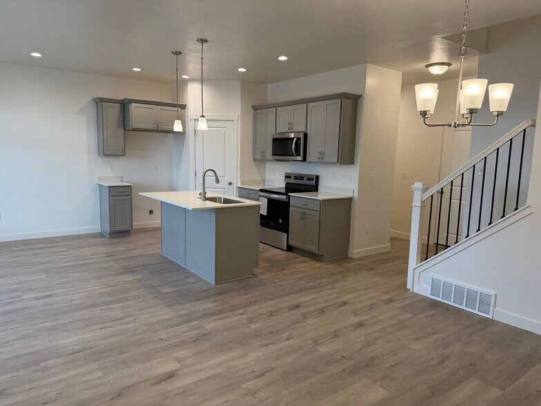 Building Photo - 1485 N 305 E