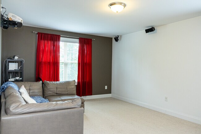 Building Photo - 5016 Trembath Ln