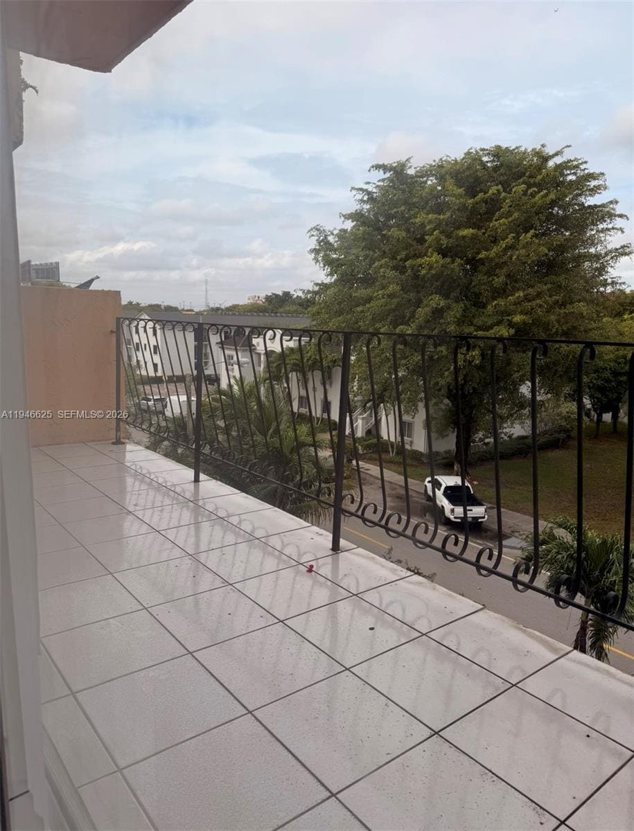 Building Photo - 1900 W 54th St