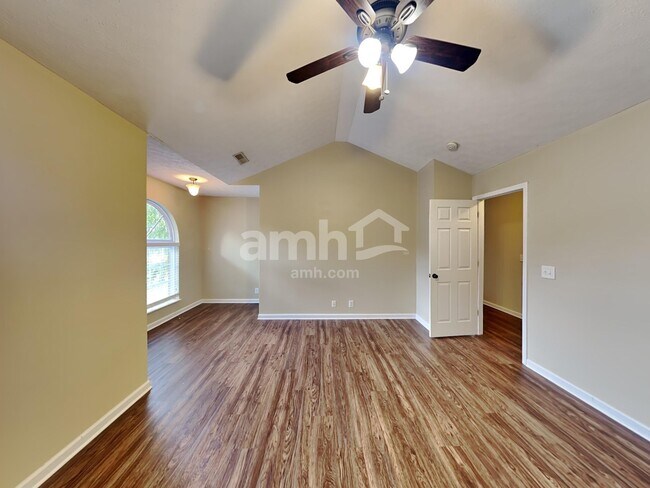 Building Photo - 102 Fairgrove Cir