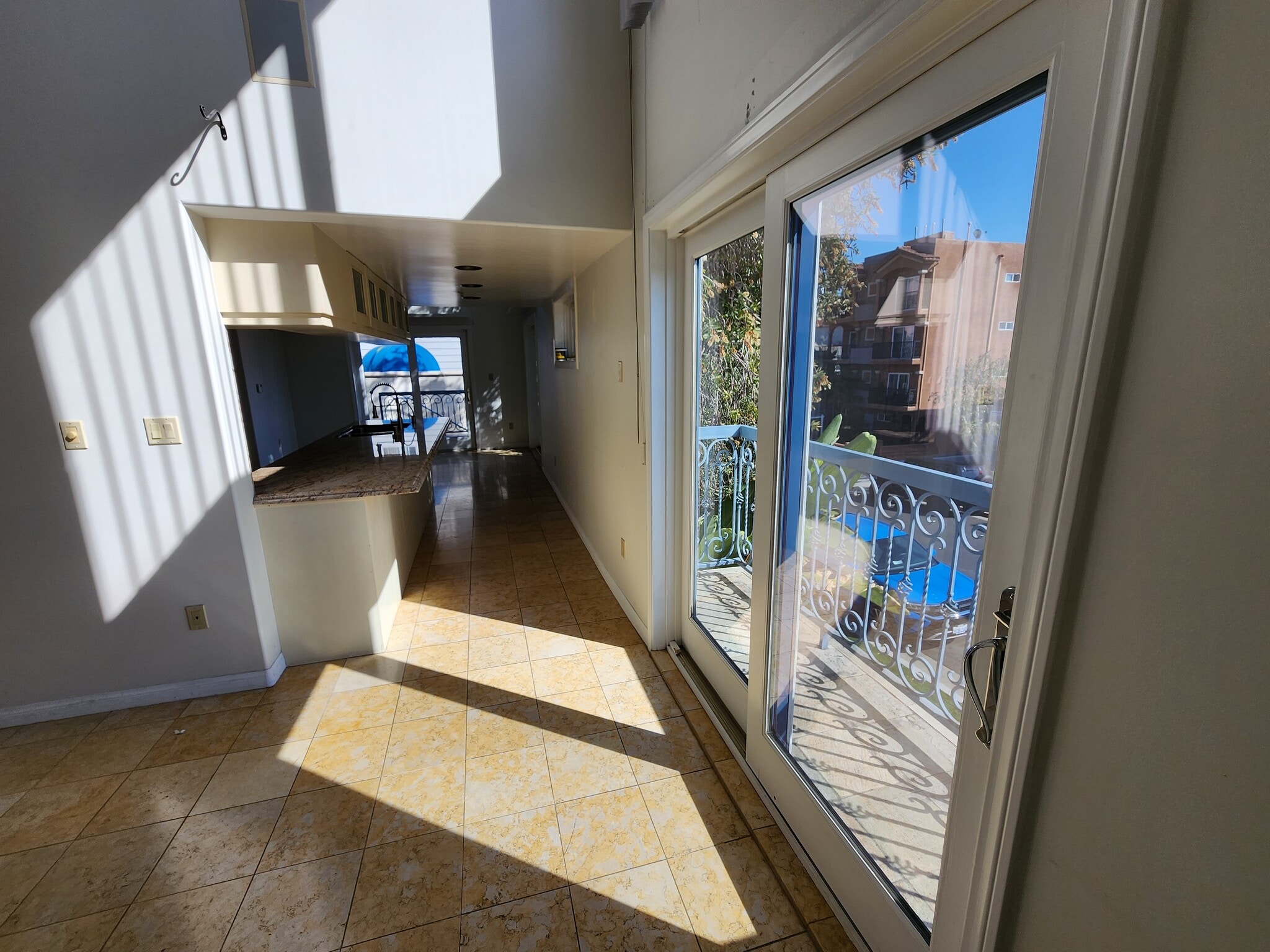 Building Photo - 10389 Almayo Ave