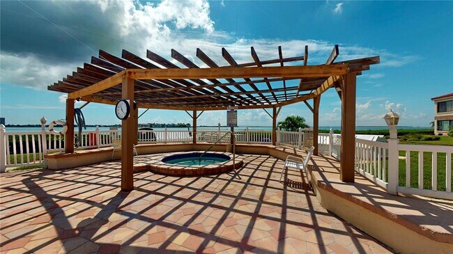 Building Photo - 6218 Palma Del Mar Blvd S