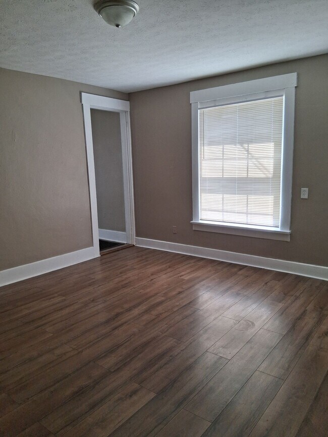 Building Photo - Charming Spacious Double