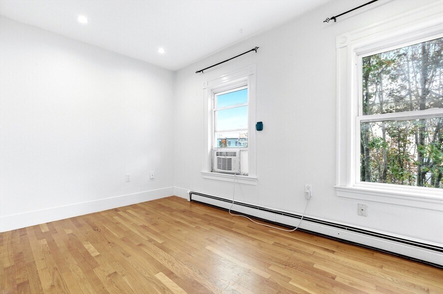 Building Photo - 289 Elm St