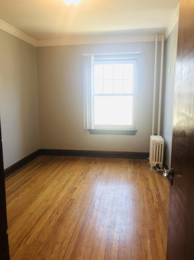 Building Photo - 727 N Capitol Ave